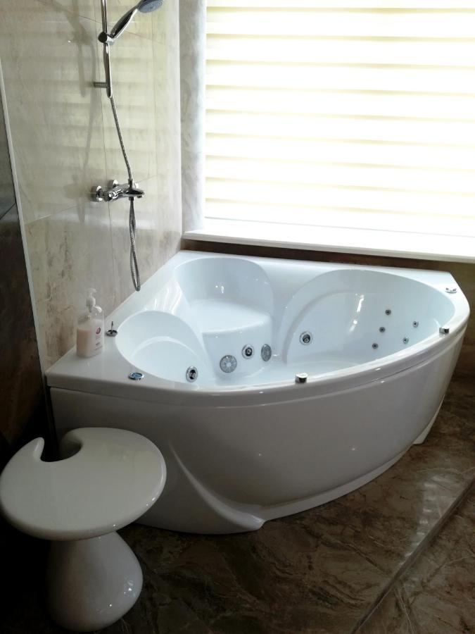 Jacuzzi New Loft Apartcomplex Kaskad, Минск - Центр Города มินสก์ ภายนอก รูปภาพ